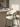 Banqueta Elena estofada em tecido ou courino sintético PU Off White #cor_off-white
