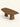 Mesa Comporta com tampo em MDF chanfrado em efeito "borda infinita" e bases em madeira maciça usinada. natural #cor_natural