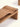 Banco Drummond com assento e base em cinamomo âmbar. caramelo #cor_caramelo