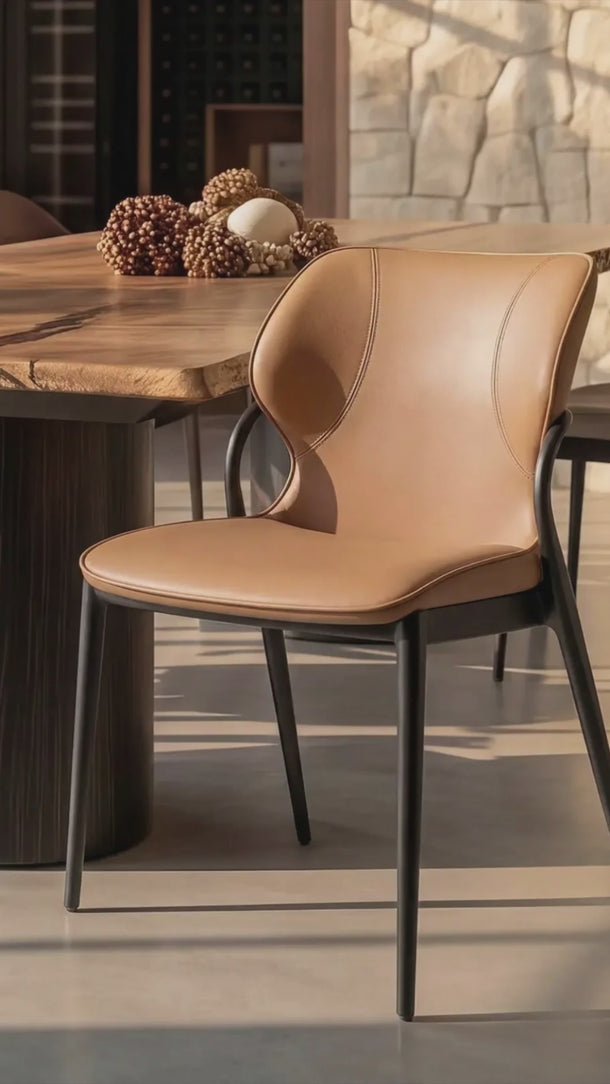 Cadeira Brooklyn estofada em courino sintético PU. caramelo #cor_caramelo