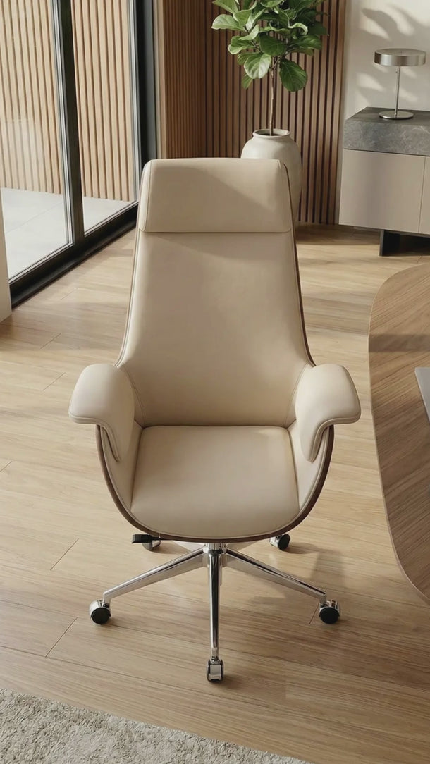 Cadeira De Escritório Auster Presidente em courino sintético PU com função relax e base em aço cromado. Fendi #cor_fendi