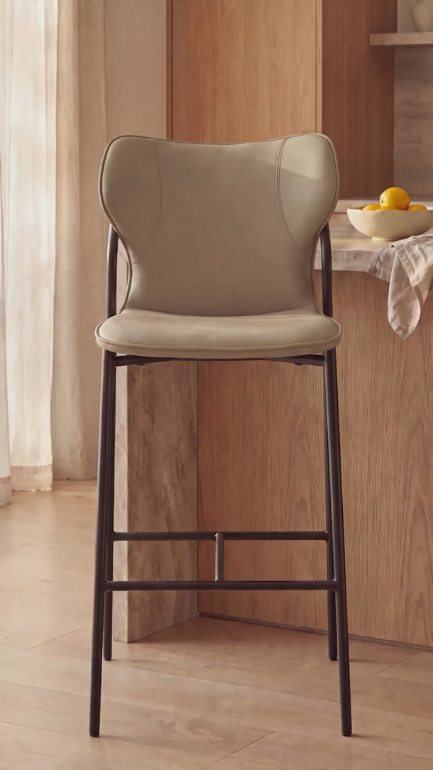 Banqueta Brooklyn estofada em courino sintético PU Fendi #cor_fendi