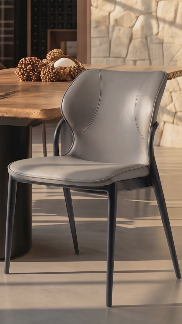 Cadeira Brooklyn estofada em courino sintético PU. fendi #cor_fendi