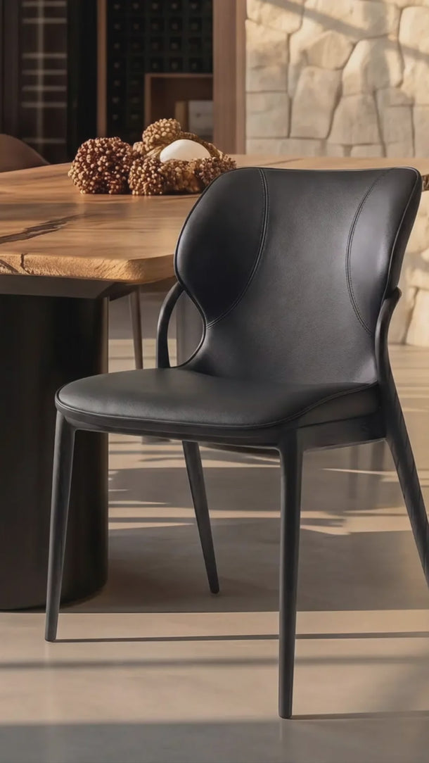 Cadeira Brooklyn estofada em courino sintético PU. preto #cor_preto