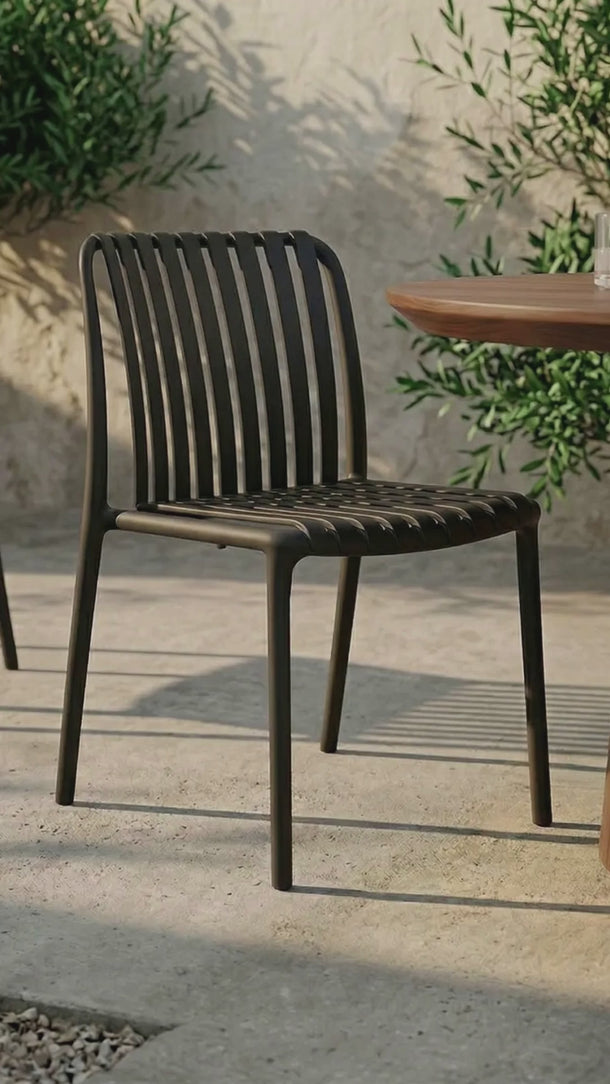Cadeira Capri em polipropileno resistente Preto #cor_preto