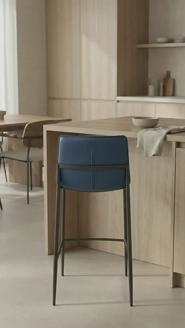 Banqueta Lorenza estofada em courino sintético PU Azul #cor_azul
