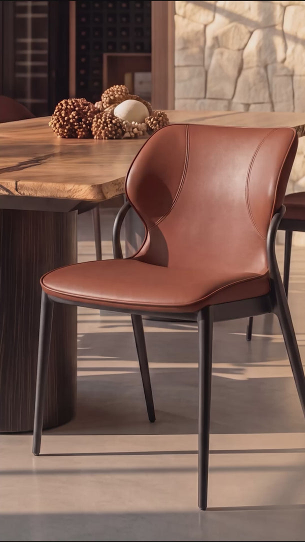Cadeira Brooklyn estofada em courino sintético PU marrom #cor_marrom