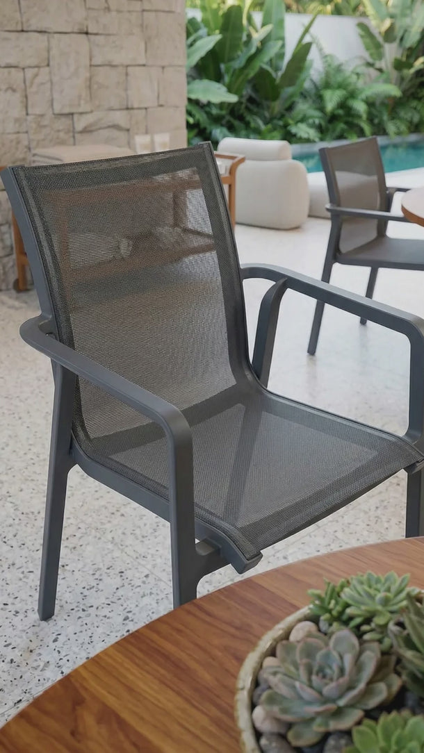 Cadeira Miami em polipropileno resistente e tela mesh cor cinza #cor_cinza
